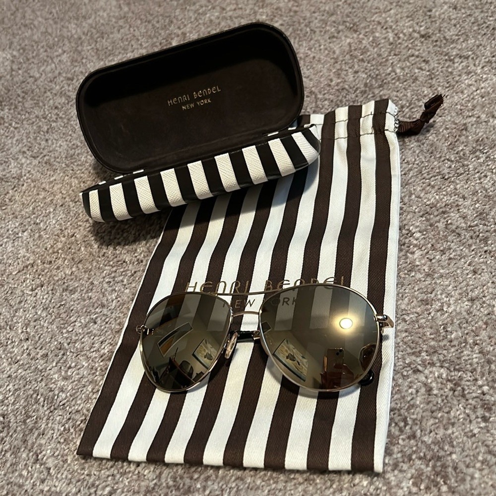 Henri Bendel “Dalton” Sunglasses with case